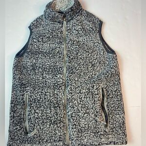 J. AMERICA WOMENS GREY WHITE BLACK PLUSH SHERPA FLEECE SZ M ZIPPED PREOWNED